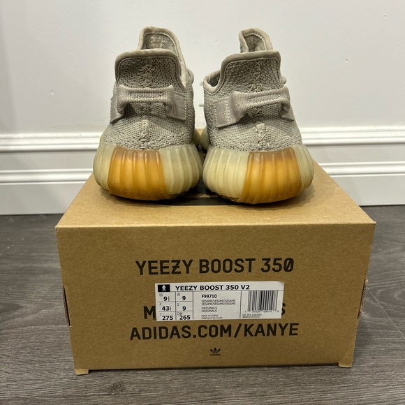 Yeezy 350 sesame size 9.5US men - Picture 7 of 9